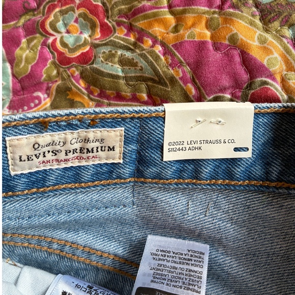 Levi's 501 Distressed Denim Shorts - Picture 12 of 13